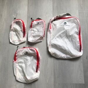 EAGEL CREEK LUGGUAGE PACKING CUBES PACKABLE BAGS SET OF 4